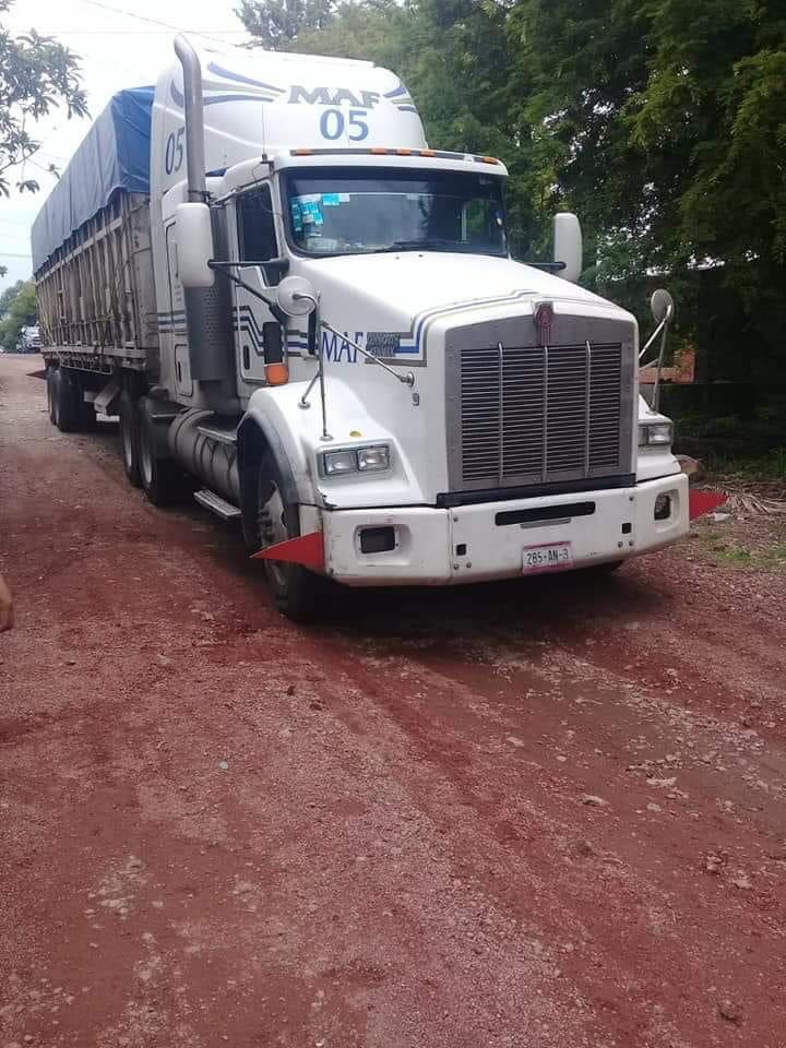 DECOMISAN TRAILER CON DESPENSAS DEL PRD EN G.Z.