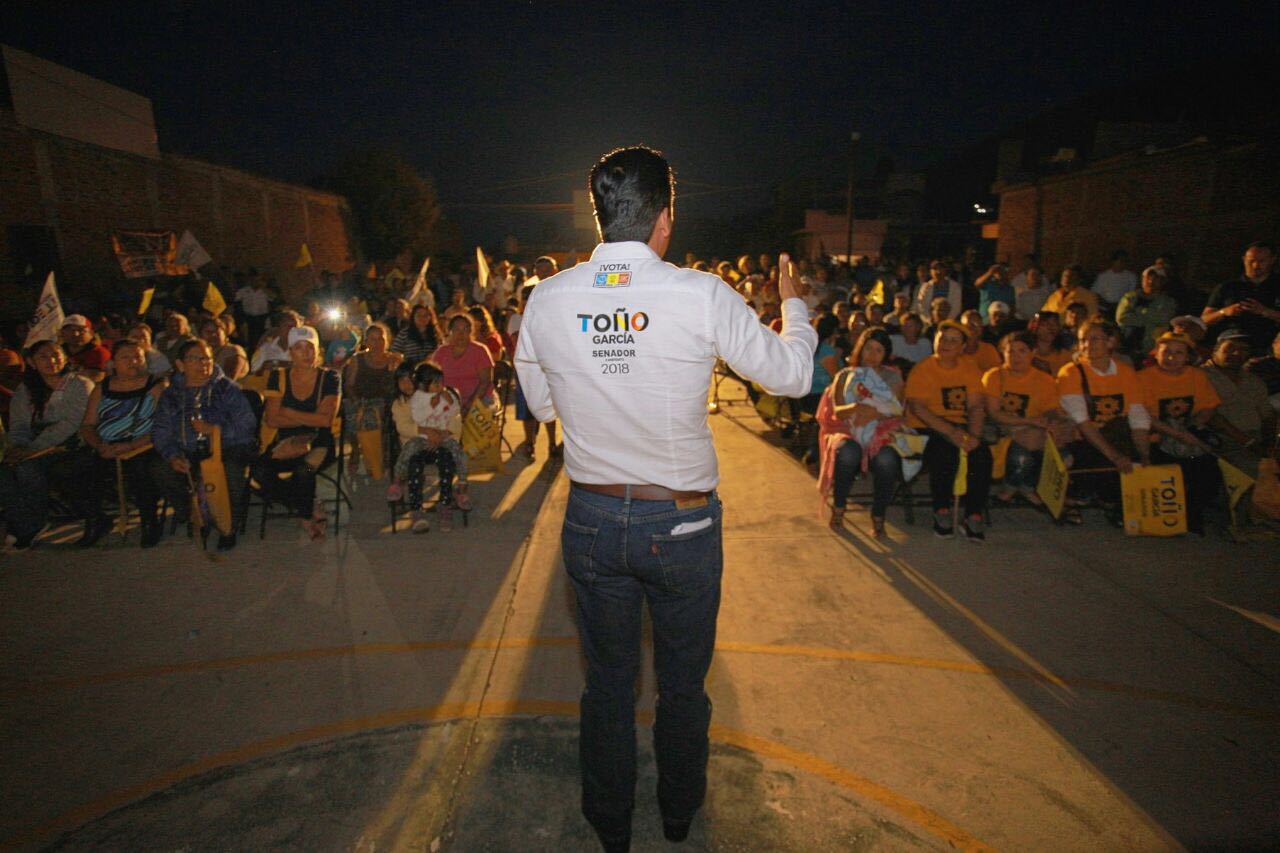 Toño García presenta sus propuestas en colonias populares de Morelia