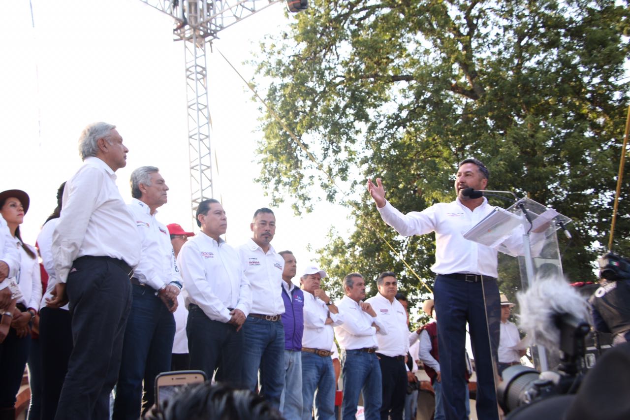 Acepta AMLO propuesta del rescate de lago de Pátzcuaro