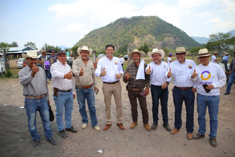 Diálogo permanente con comunidades, compromete Clovis ante habitantes de Jesús del Monte y San Miguel del Monte