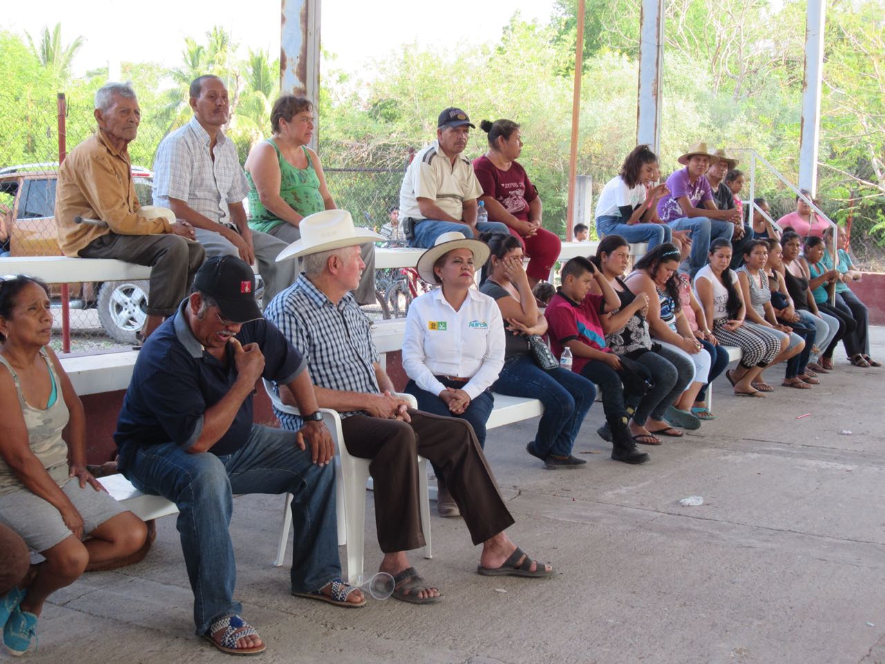 Paracuarenses de Los Pozos refrendan su cariño y respaldo a Aurea Rodríguez.