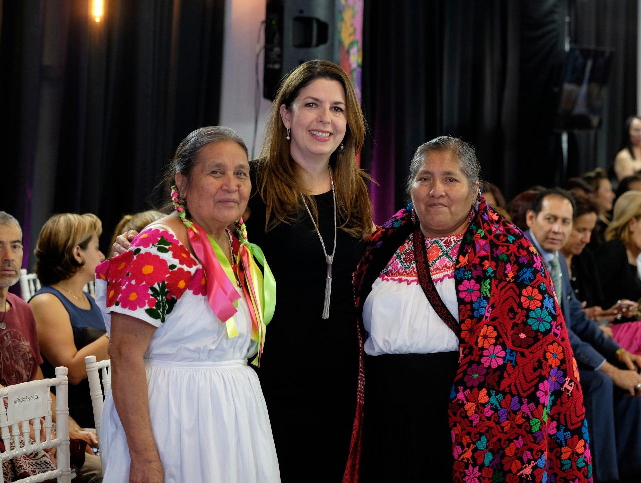 VOLUNTARIADO IMSS REALIZA DESFILE DE MODA  EN FAVOR DE COMUNIDADES INDÍGENAS