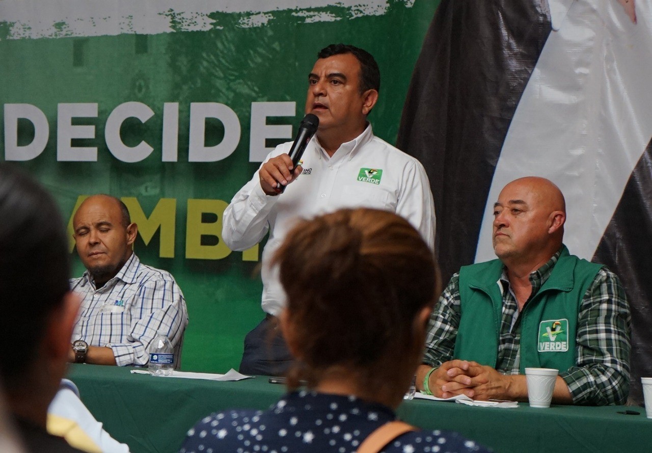 Comprometió Constantino hacer valer el  Crédito de Vivienda a trabajadores del ayuntamiento