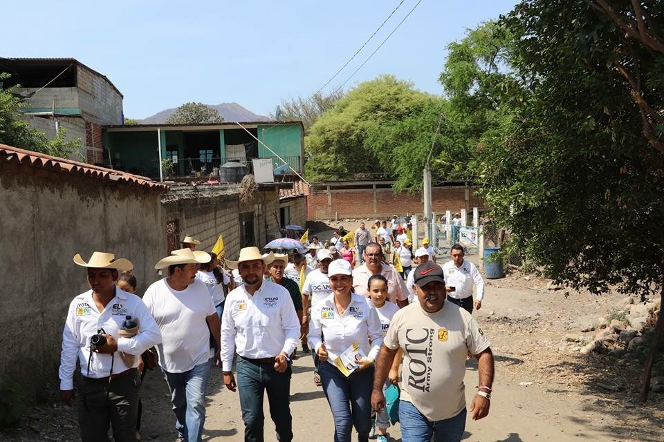 Octavio Ocampo llevó sus propuestas legislativas a Carácuaro