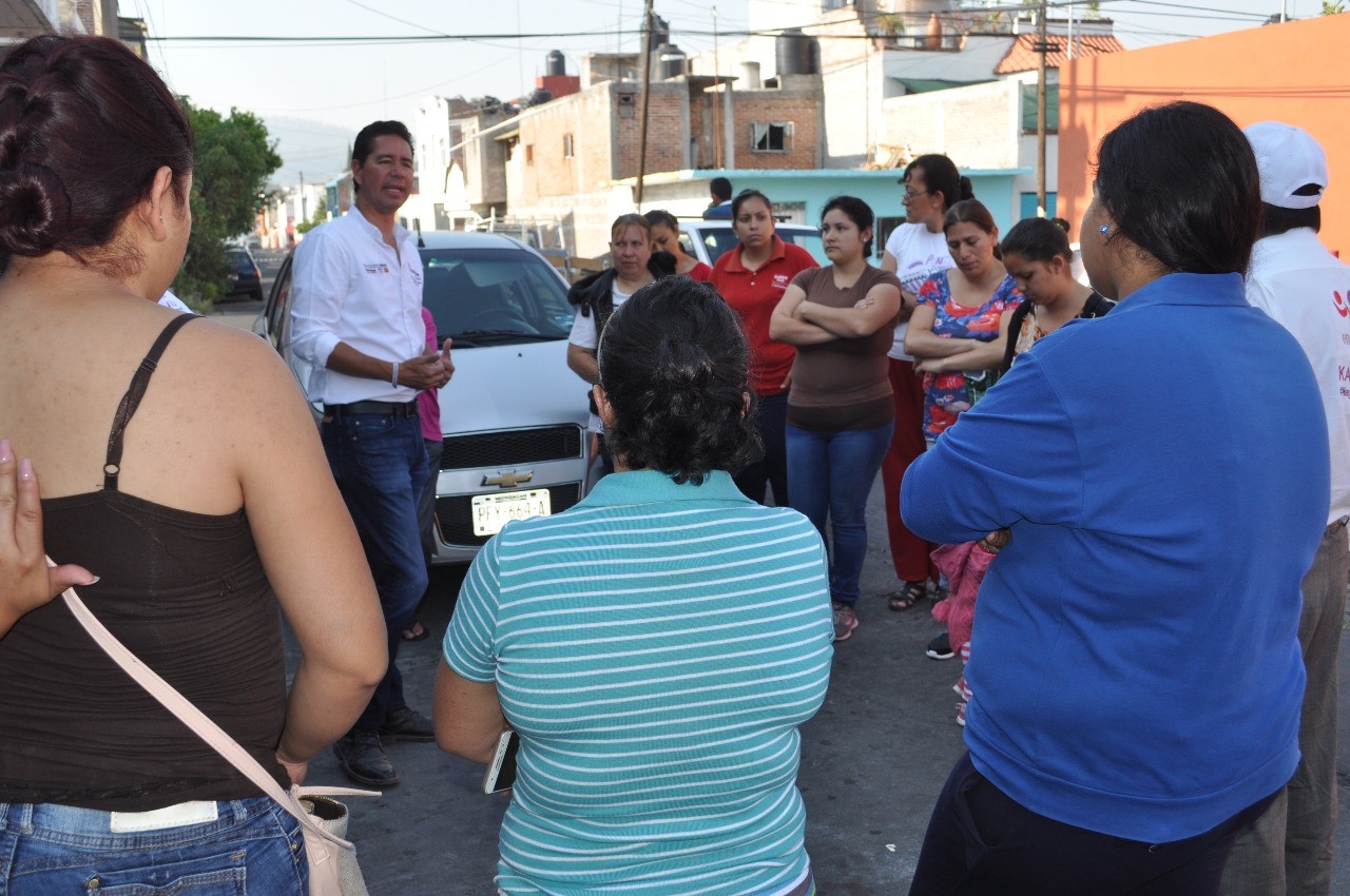 Etiquetar  recursos necesarios para mejorar la educación Iván Pérez Negrón