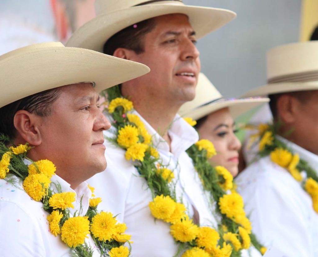 Reciben 49 alcaldes y 9 diputados locales del PRD constancia de mayoría