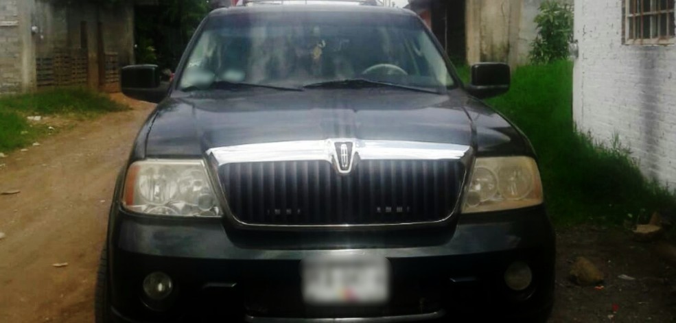 Asegura SSP a dos con vehículo robado en Uruapan