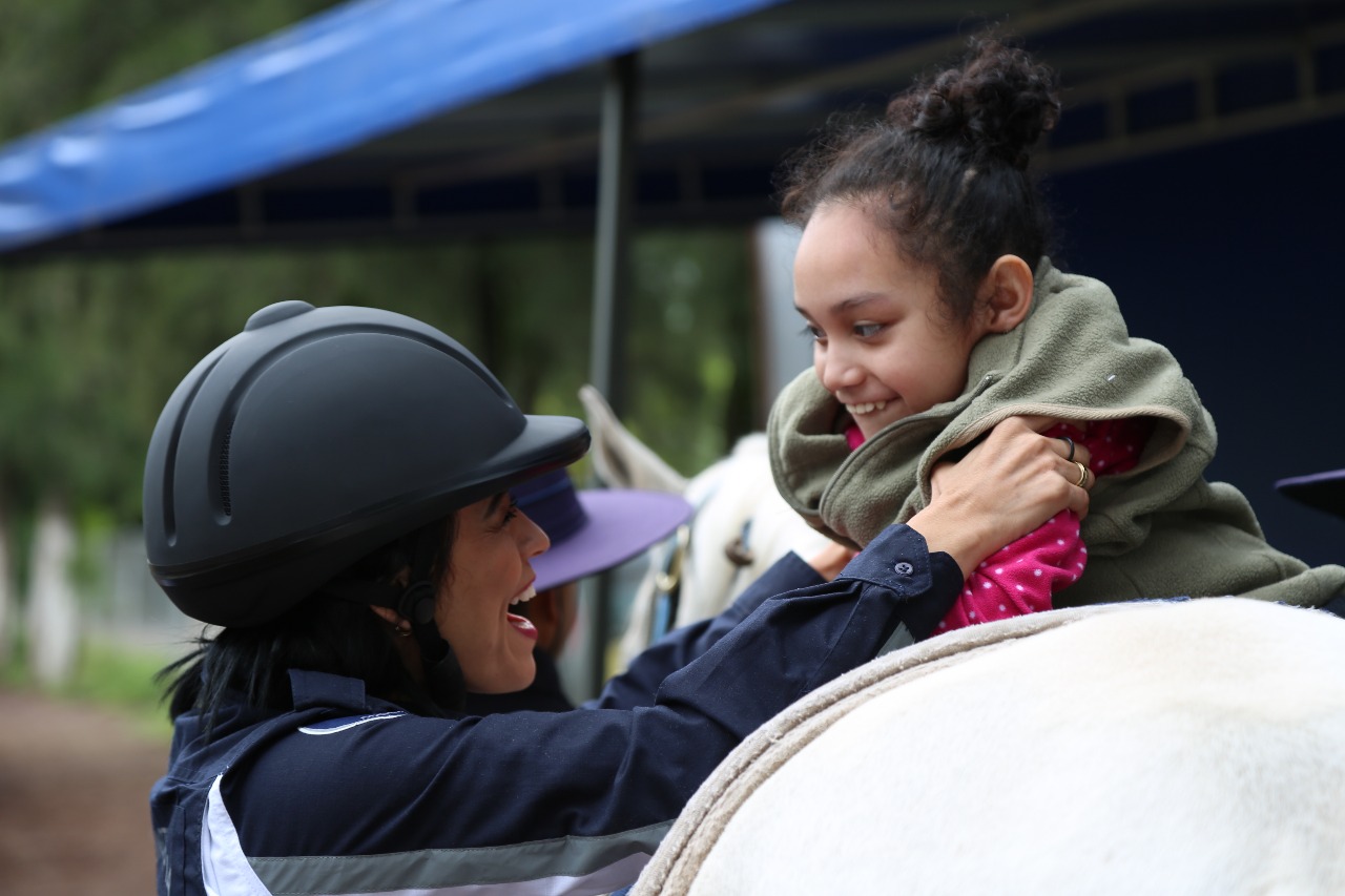 Con más de mil 500 sesiones, Centro de Equinoterapia mejora calidad de vida de pacientes