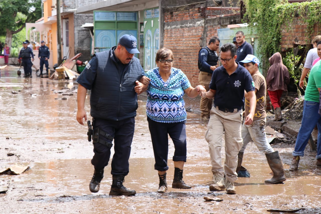 Atiende Gobierno del Estado a afectados por lluvia en Morelia