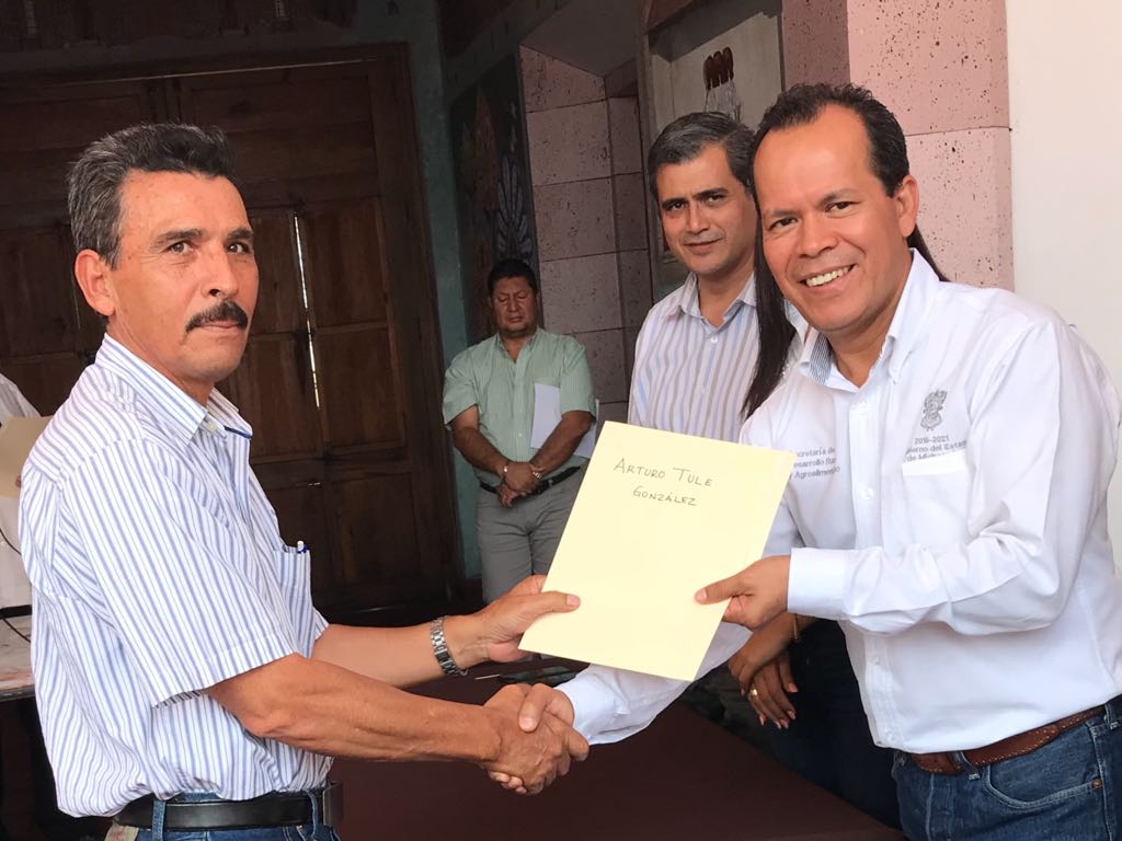 Entrega Sedrua casi 2 mdp a afectados por lluvias en cultivos