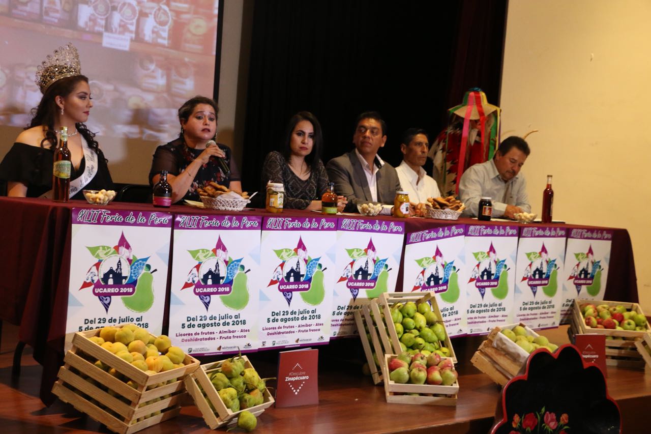 Prepara Ucareo la Feria de la Pera