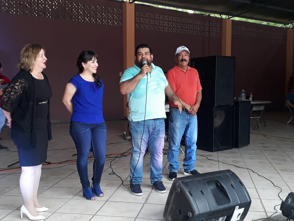 Junto con Ciudadanos del Distrito, Paco Huacus celebra el triunfo obtenido en las urnas