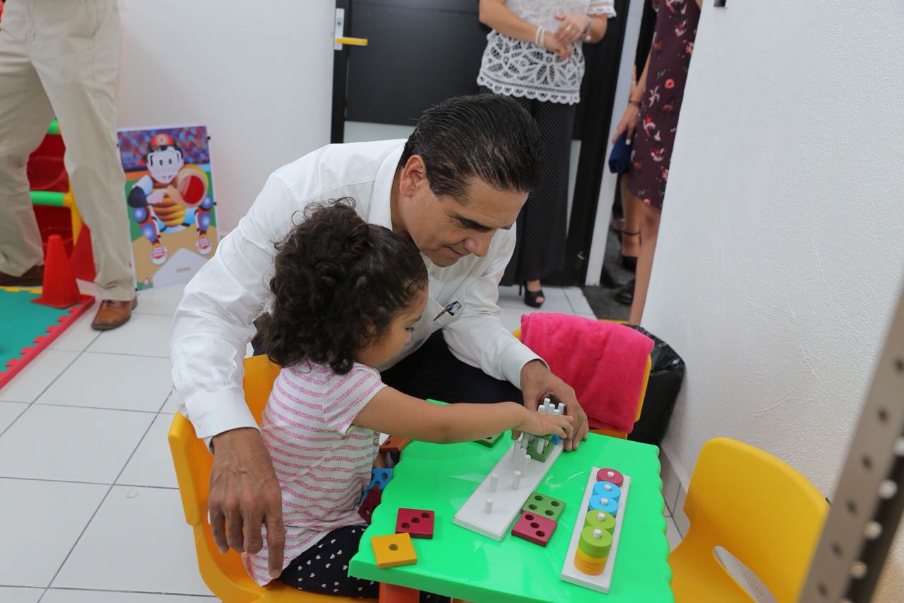 Entregan Gobernador y DIF Nacional Centro para Personas con Discapacidad Visual