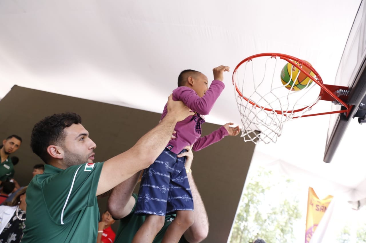 Los 12 Guerreros llevan esperanza e ilusión al Hospital Infantil de Morelia