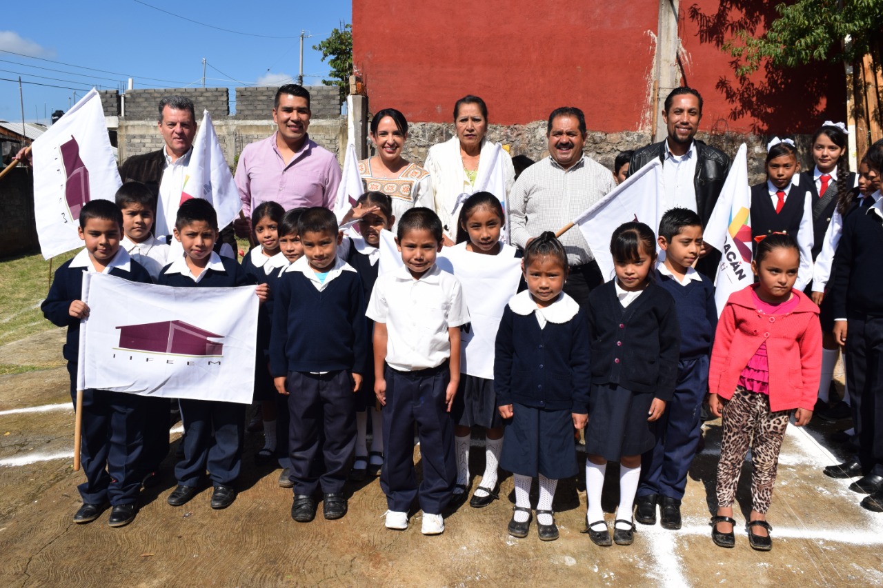 96 menores de Tingambato, dejarán de estudiar en aula de “palitos”