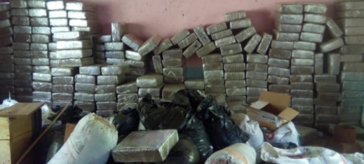 Aseguran Sedena y SSP dos toneladas de droga en Aguililla