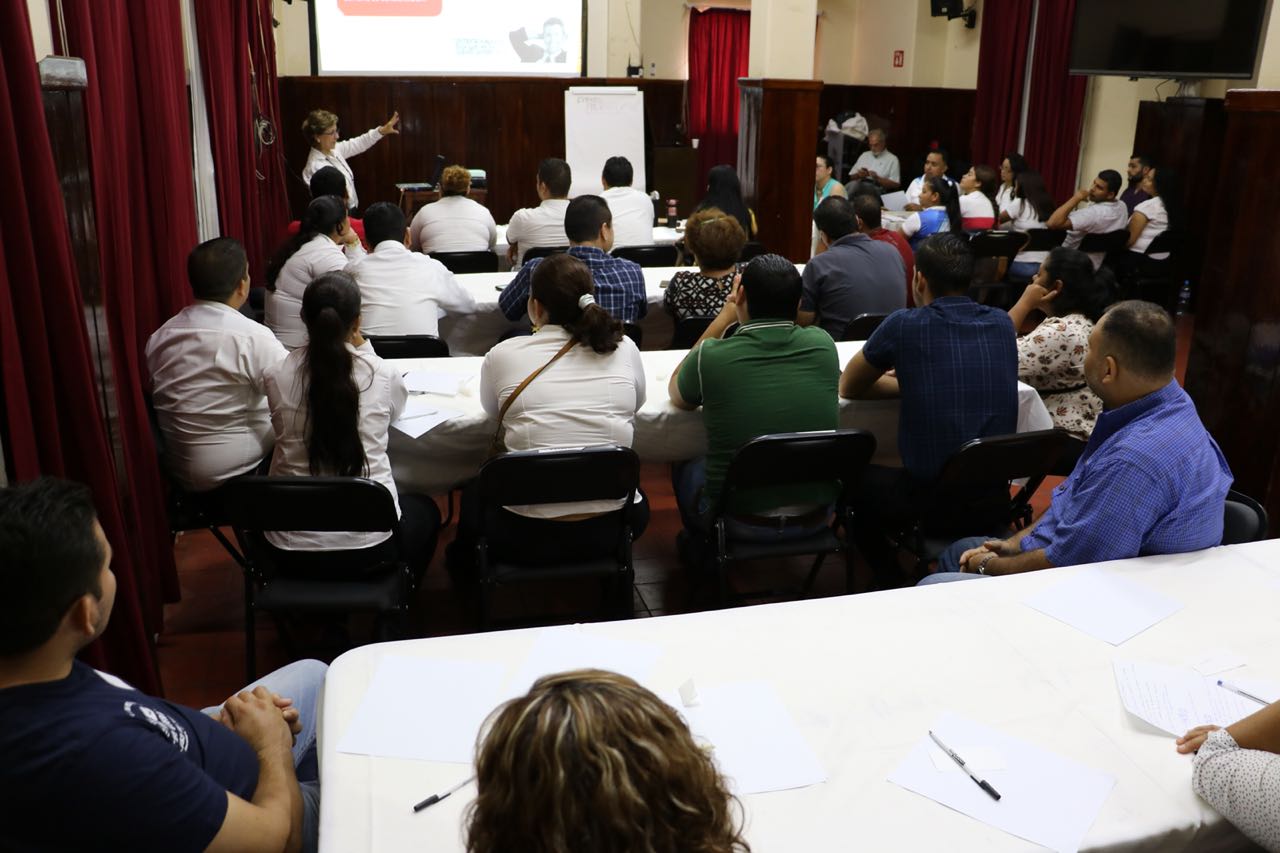 Con éxito se capacitan comerciantes de Apatzingán