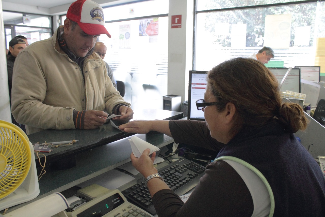 Invita SFA a pagar los trámites vehiculares en bancos y tiendas de autoservicio
