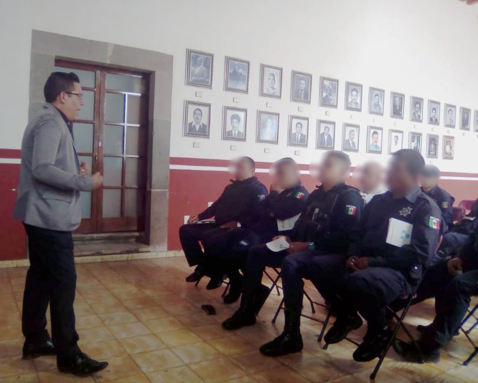 Policías de Quiroga se capacitan para brindar mejor servicio a la ciudadanía