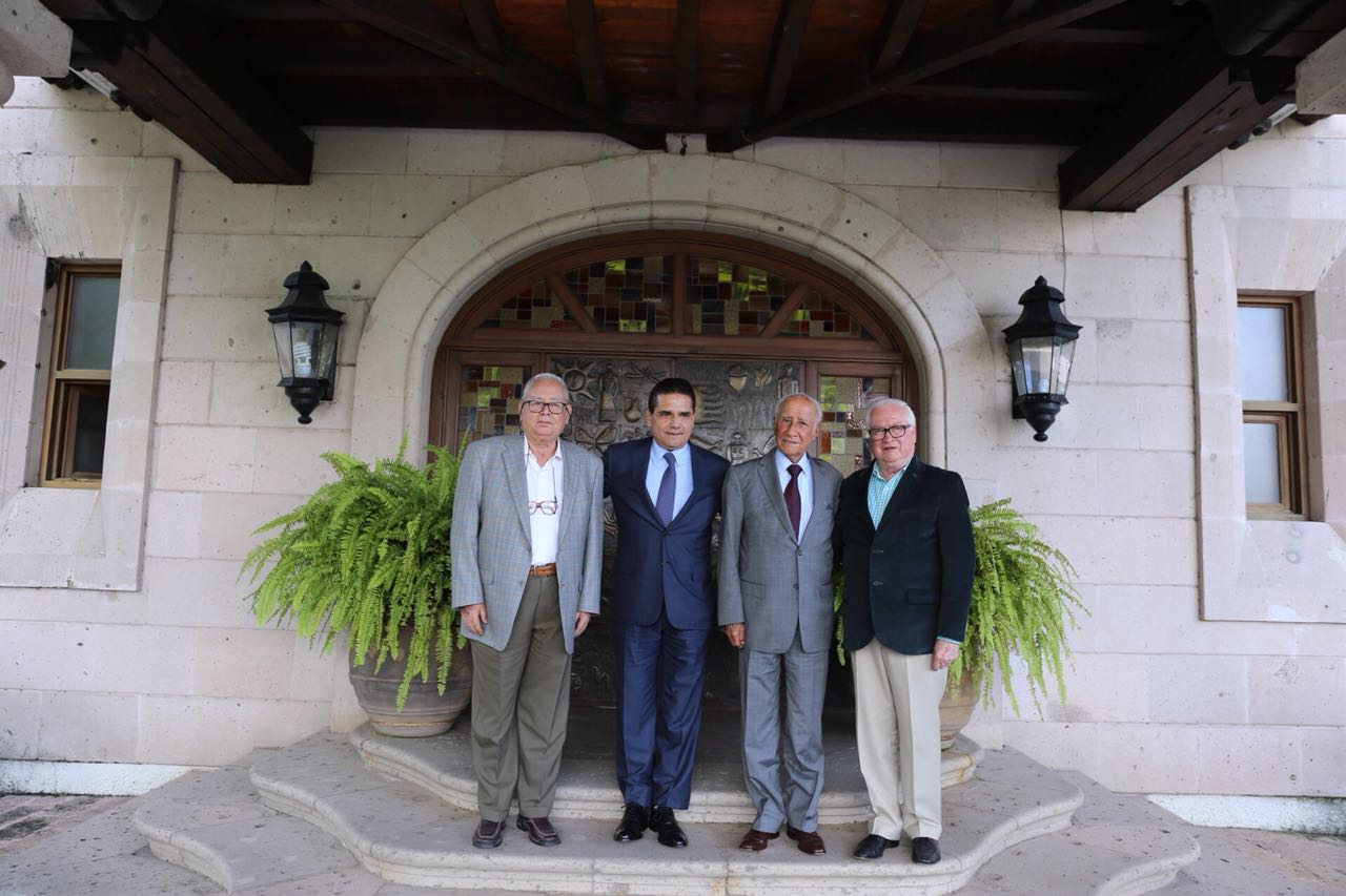 Dialoga Silvano Aureoles con ex gobernadores michoacanos