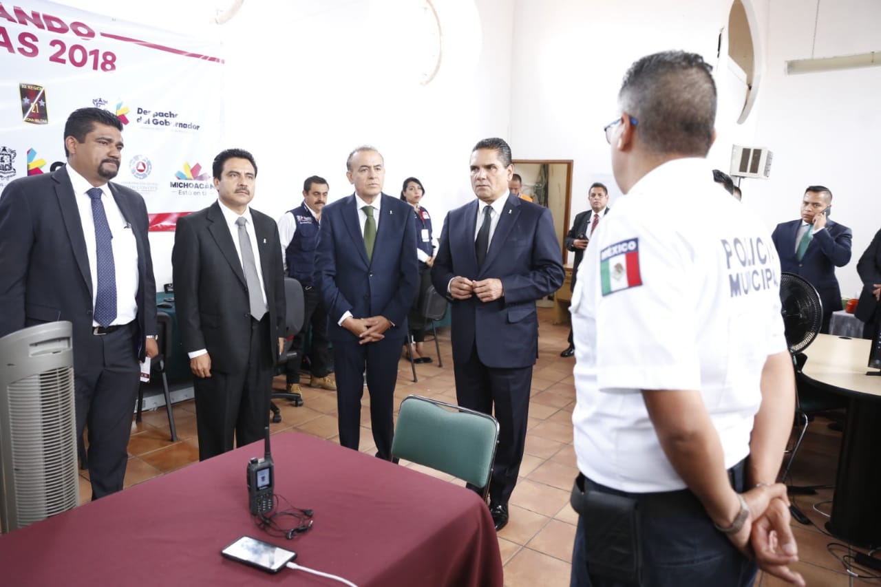 Supervisa Silvano Aureoles trabajo del Centro de Acopio de Información en Fiestas Patrias