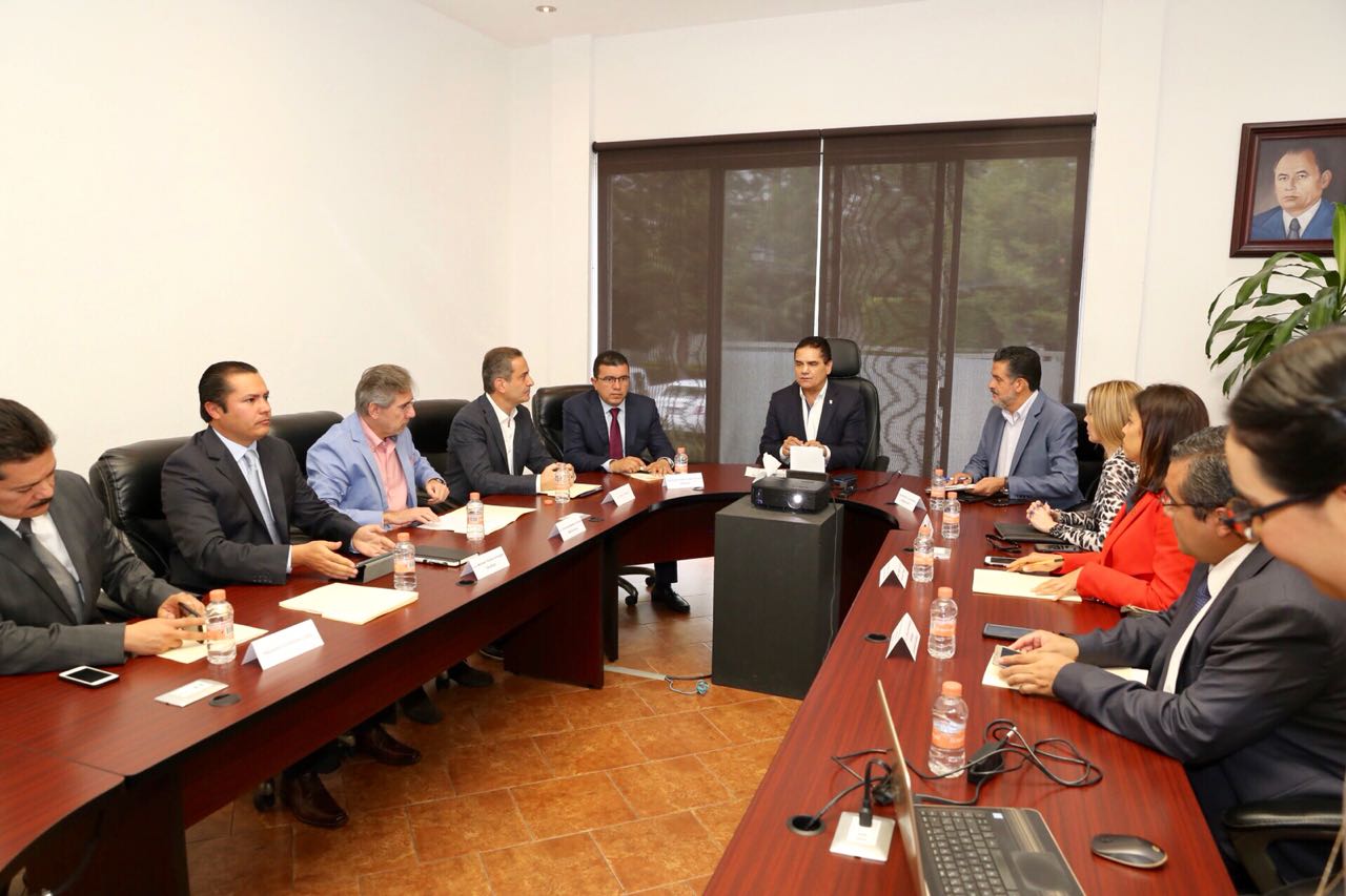 Continúa Gobernador gestiones para vivienda de interés social