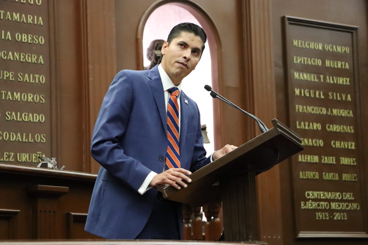 Javier Paredes asegura que los michoacanos merecen un informe con transparencia