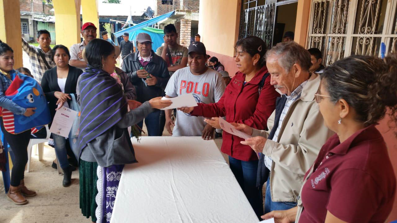 Premian talento de las y los artesanos de Ocumicho y San Juan Nuevo