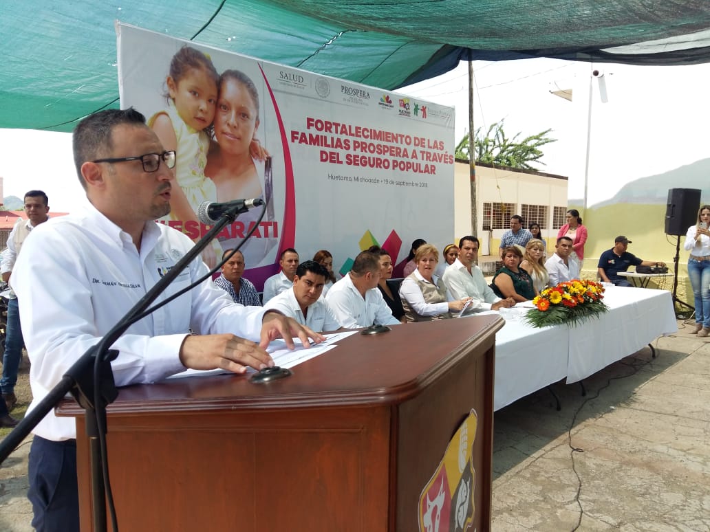En Huetamo, fortalecimiento de familias Prospera con afiliación y renovación al Seguro Popular