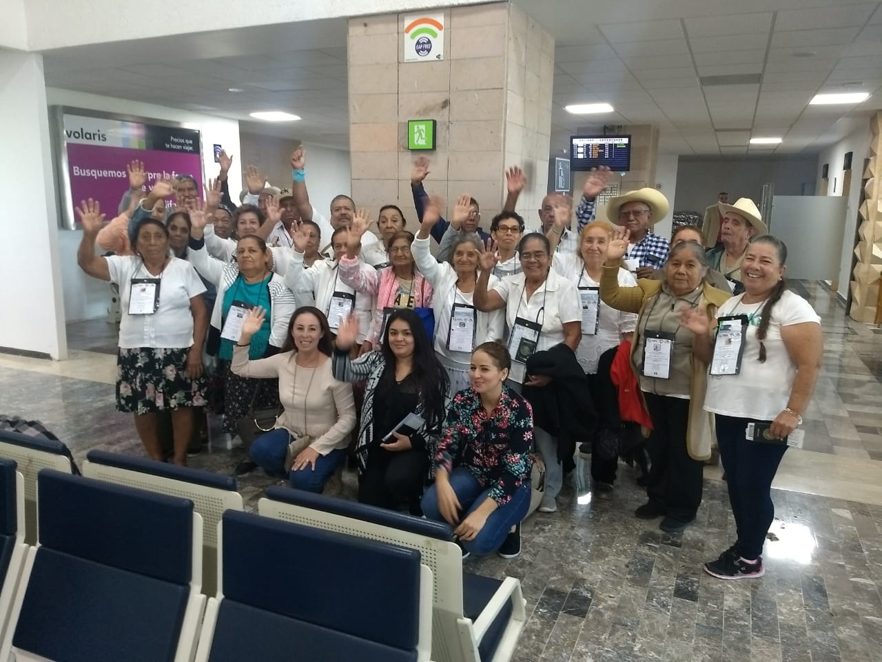 Se reencuentran con sus seres queridos, cien integrantes de “Palomas Mensajeras”