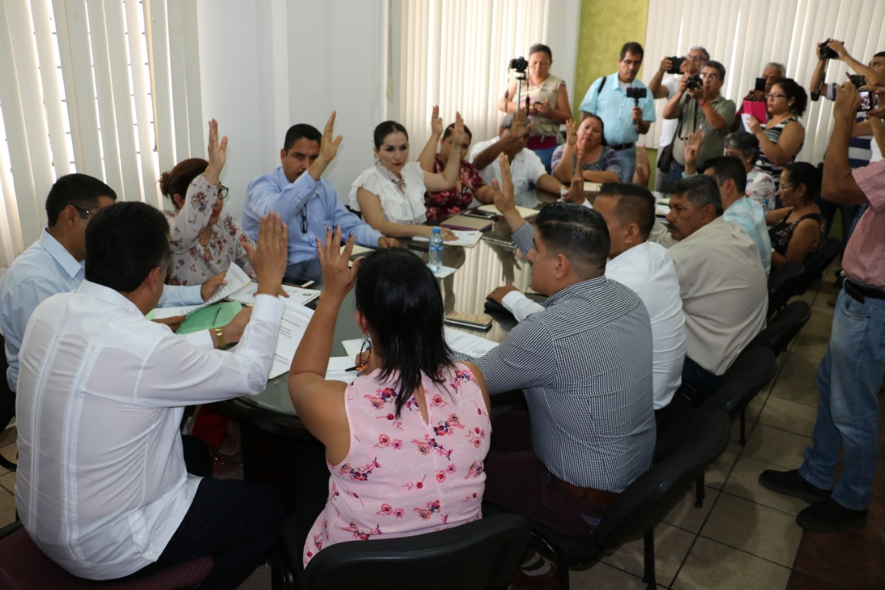 Nombran a contralor, presidenta y directora del patronado del DIF de Apatzingán