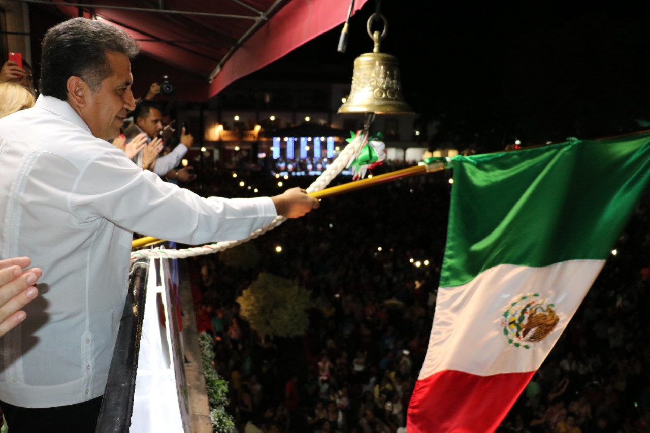 Encabeza José Luis Cruz Lucatero Grito de Independencia.