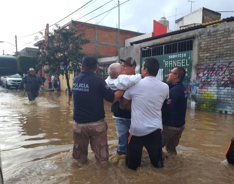 Apoya SSP en la labores de auxilio por lluvias en Morelia