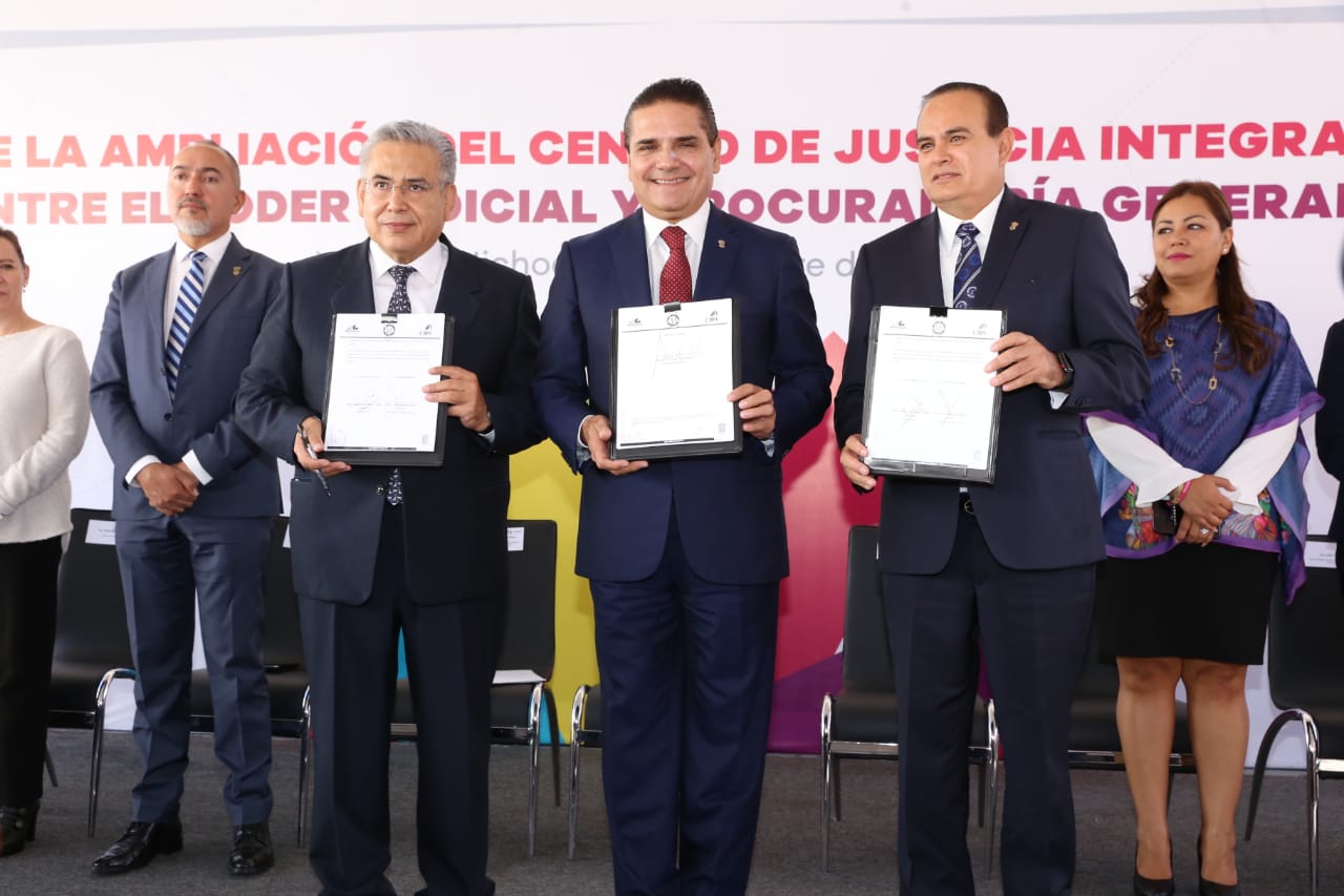 Combatir de raíz la violencia de género: Silvano Aureoles