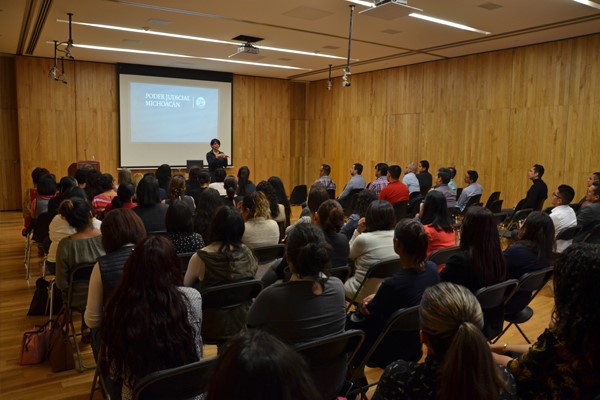 Necesario dejar a un lado estereotipos que vulneran la perspectiva de género: Ángela Quiroga