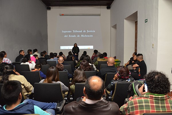 En recorrido de leyendas, más de 100 personas conocen la historia del Palacio de Justicia del Centro Histórico