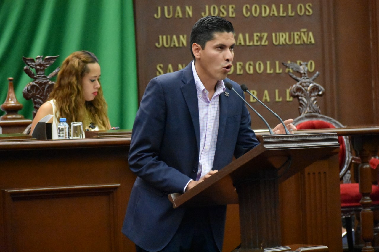 La iniciativa #NiUnPesoALosPartidos avanza a comisiones; Javier Paredes pide entrarle al tema sin temores