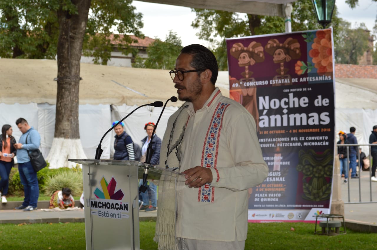 Actividad artística y cultural enriquece la Noche de Muertos en Michoacán