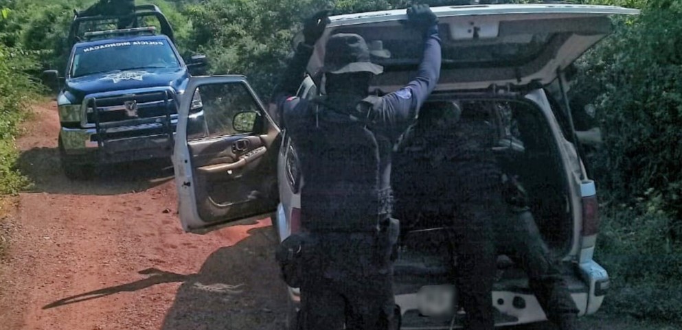 En Zitácuaro, detiene SSP a dos, y asegura equinos y vehículo