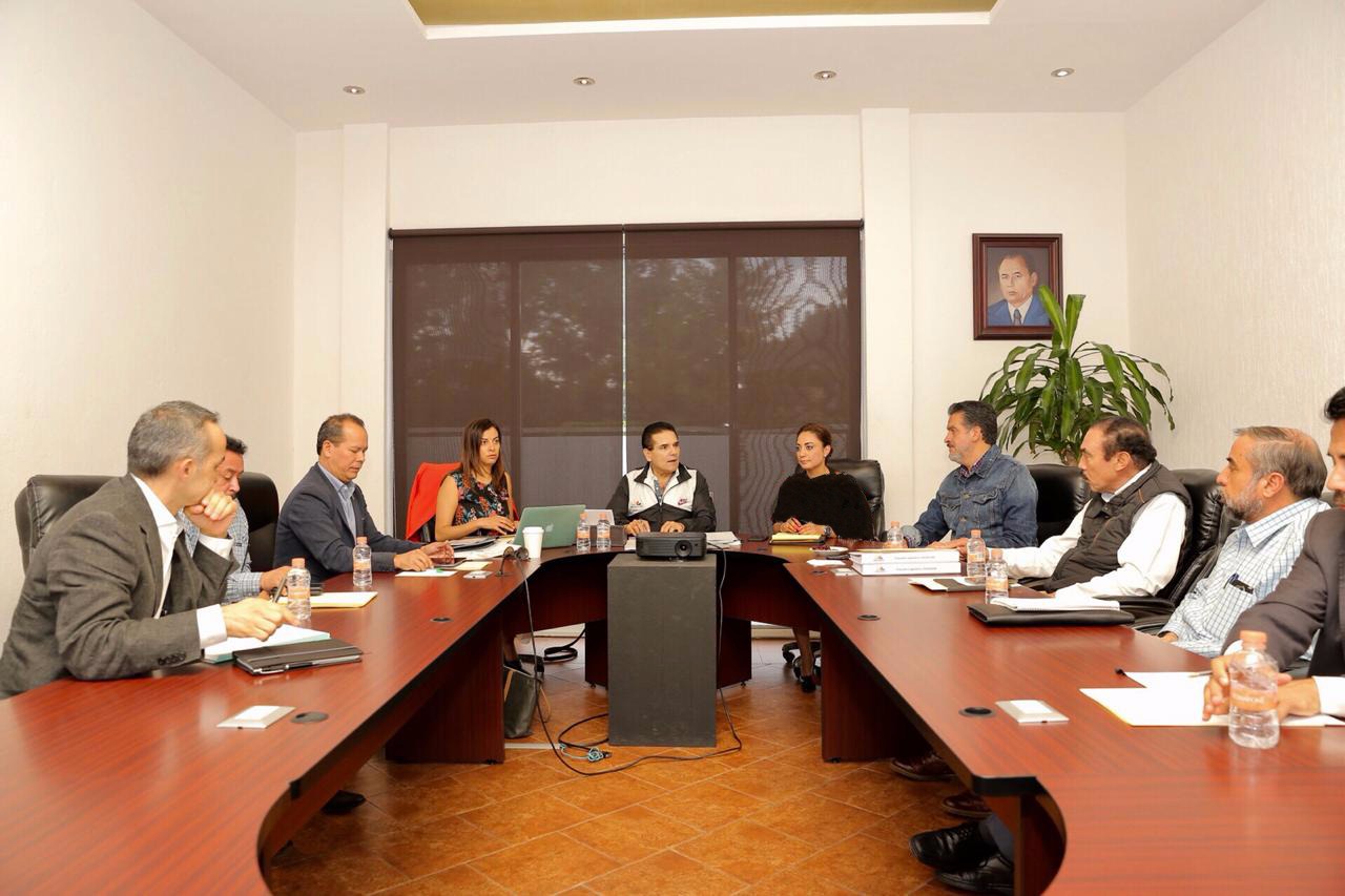 Llama Gobernador a sector agroindustrial aguacatero a respetar la ley