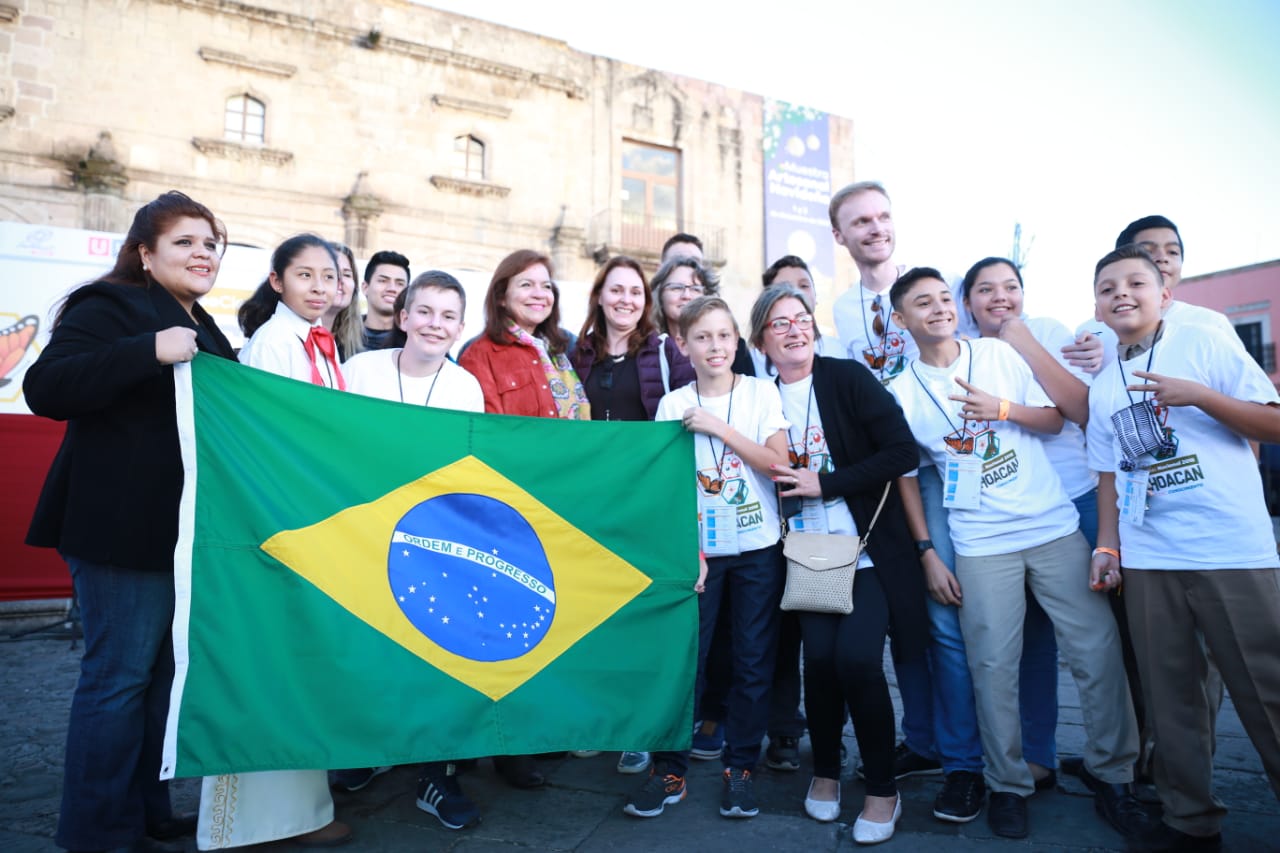 Niños, niñas y jóvenes científicos llenan Morelia de color y talento