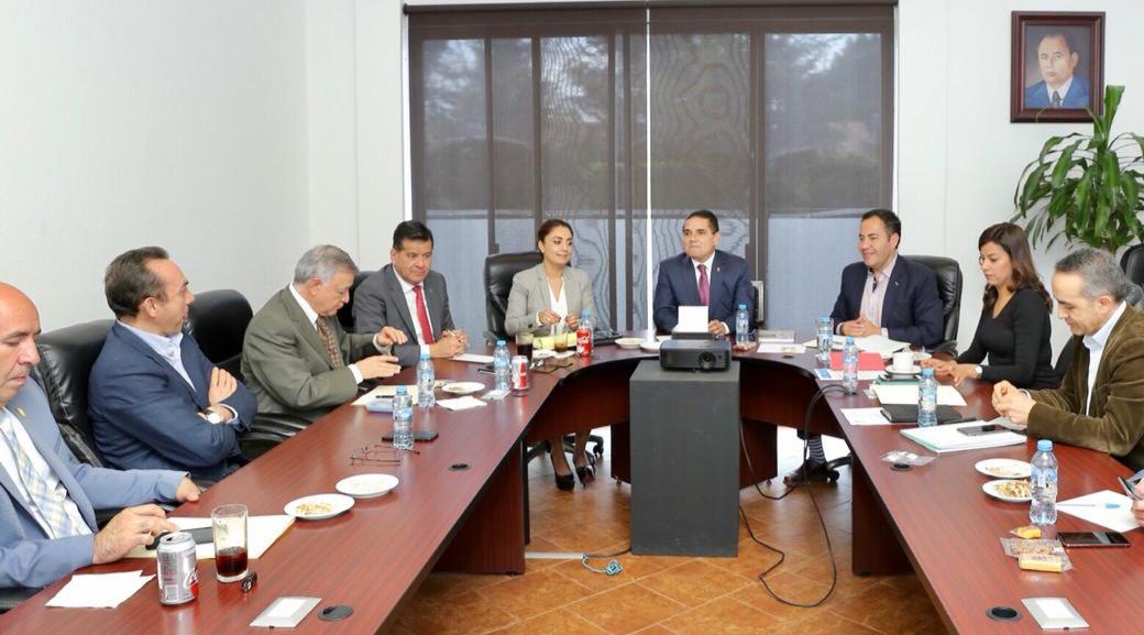 Sin descanso, las gestiones para cierre de año