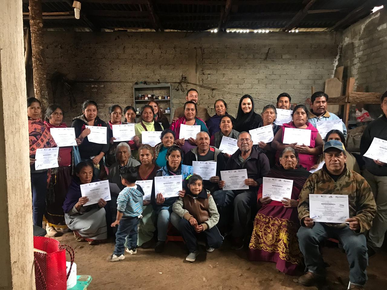 Artífices de Santa Fe de la Laguna ya no usarán esmalte con plomo: IAM