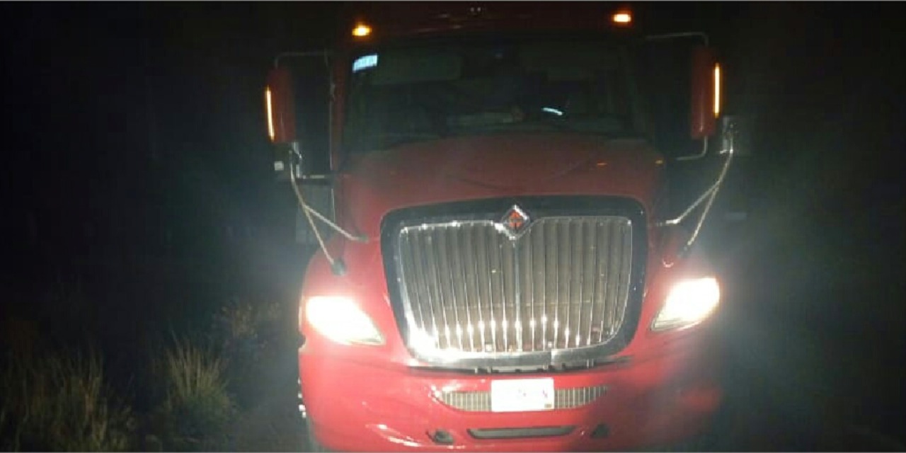 Recupera Policía Michoacán tractocamión en la carretera Morelia – Salamanca