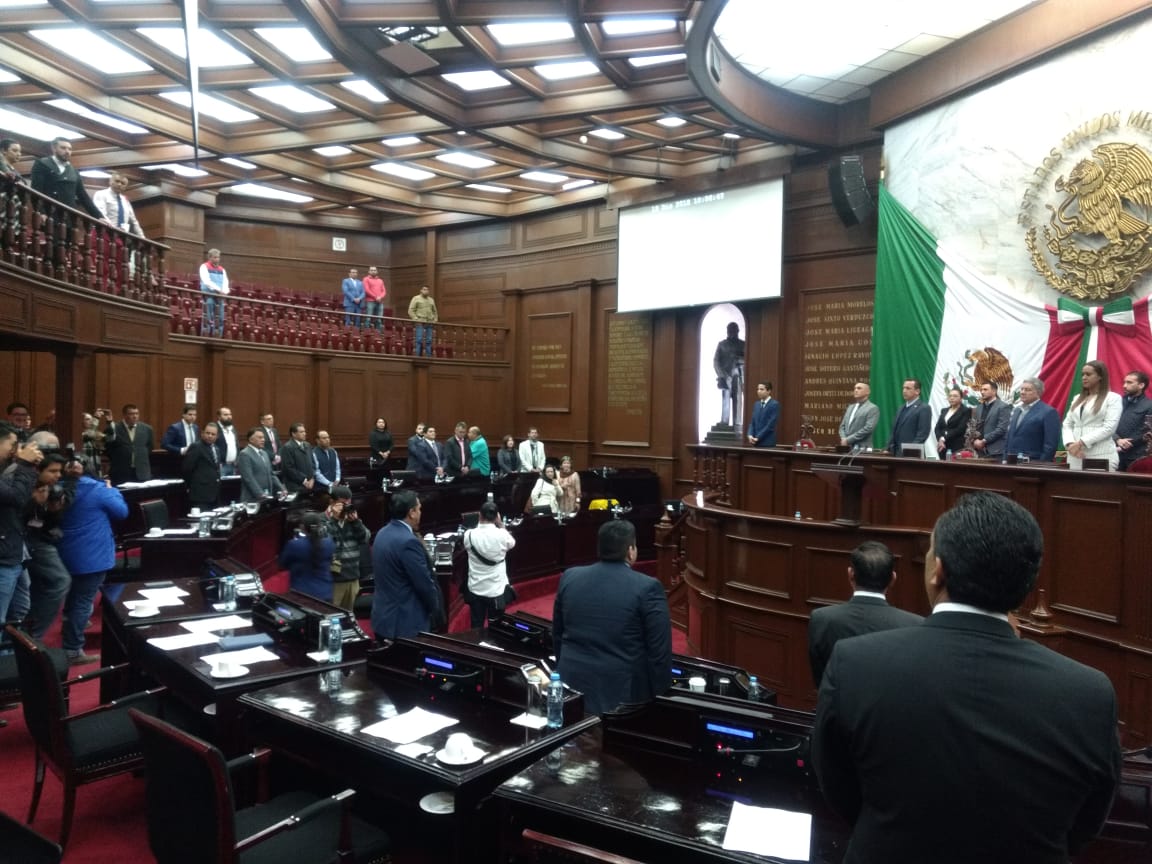 Diputados rinden un minuto de silencio por el fallecimiento de Miguel Durán