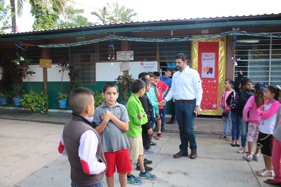 Entrega Octavio Ocampo Córdova apoyos a ciudadanos de Tuzantla, Tiquicheo y Susupuato