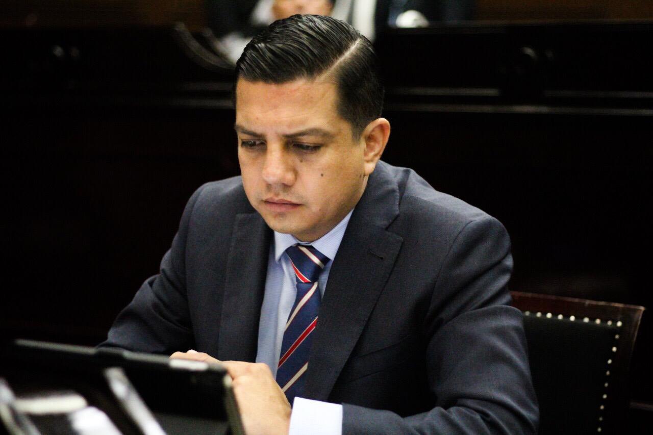 Oscar Escobar cumple con más aportaciones para su distrito