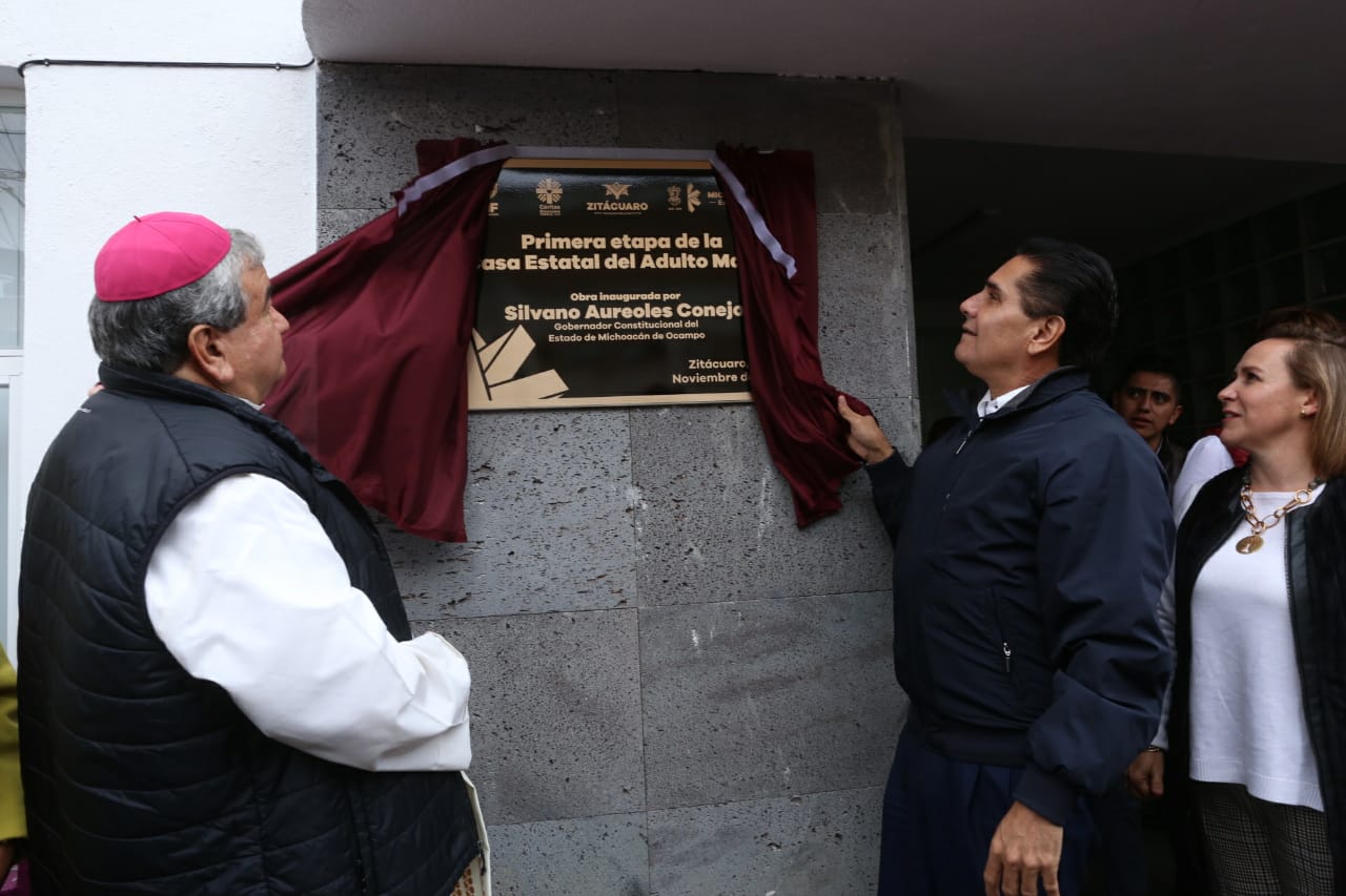 Entrega Gobernador Casa Estatal del Adulto Mayor en Zitácuaro
