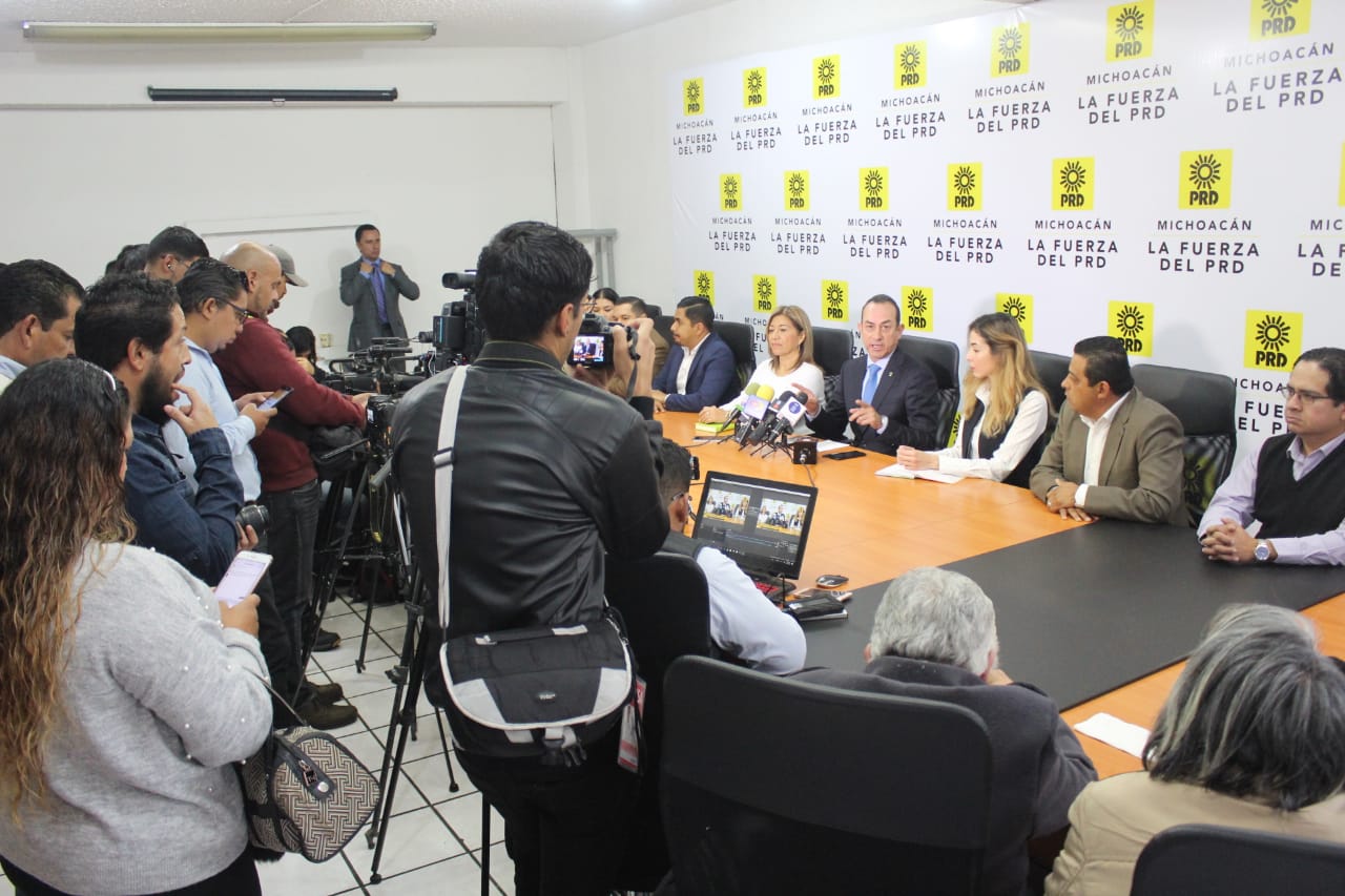 Emplaza PRD a Congresistas de MORENA a actuar para que bajen precios de gasolina.