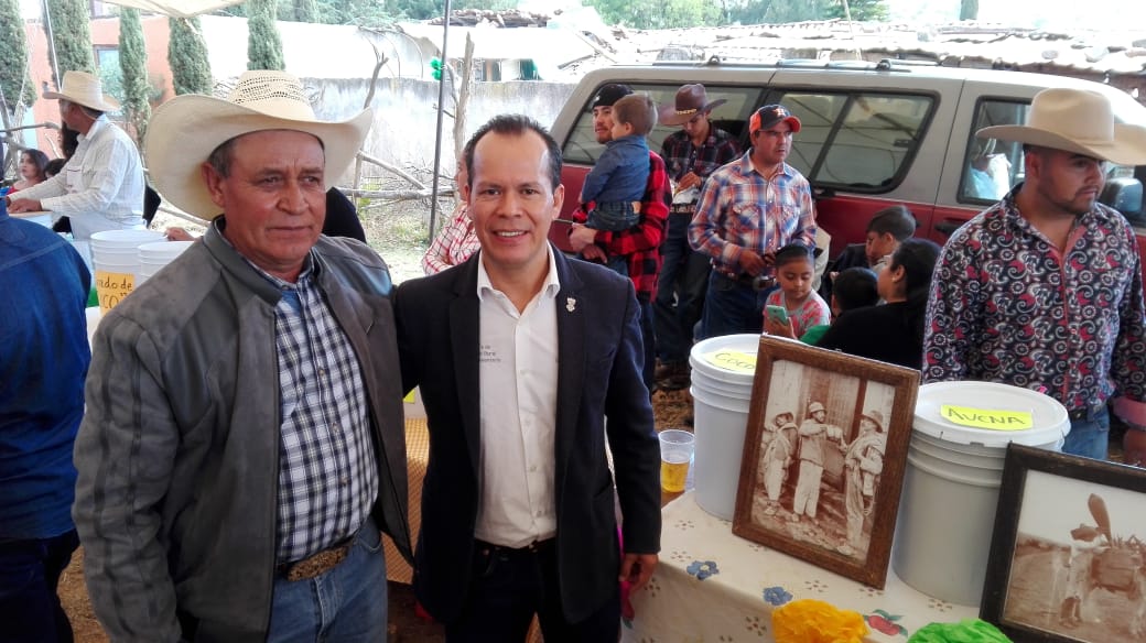 Respalda Sedrua producción de pulque en Contepec